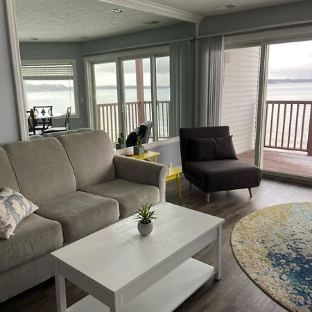 Beachside 216 With Pool Hot Tub And Private Deck Overlooking East Bay Traverse City Luaran gambar