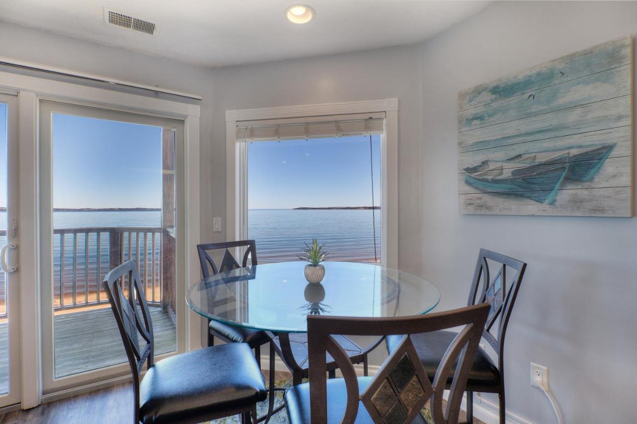 Beachside 216 With Pool Hot Tub And Private Deck Overlooking East Bay Traverse City Luaran gambar