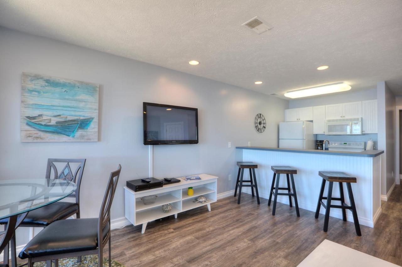 Beachside 216 With Pool Hot Tub And Private Deck Overlooking East Bay Traverse City Luaran gambar