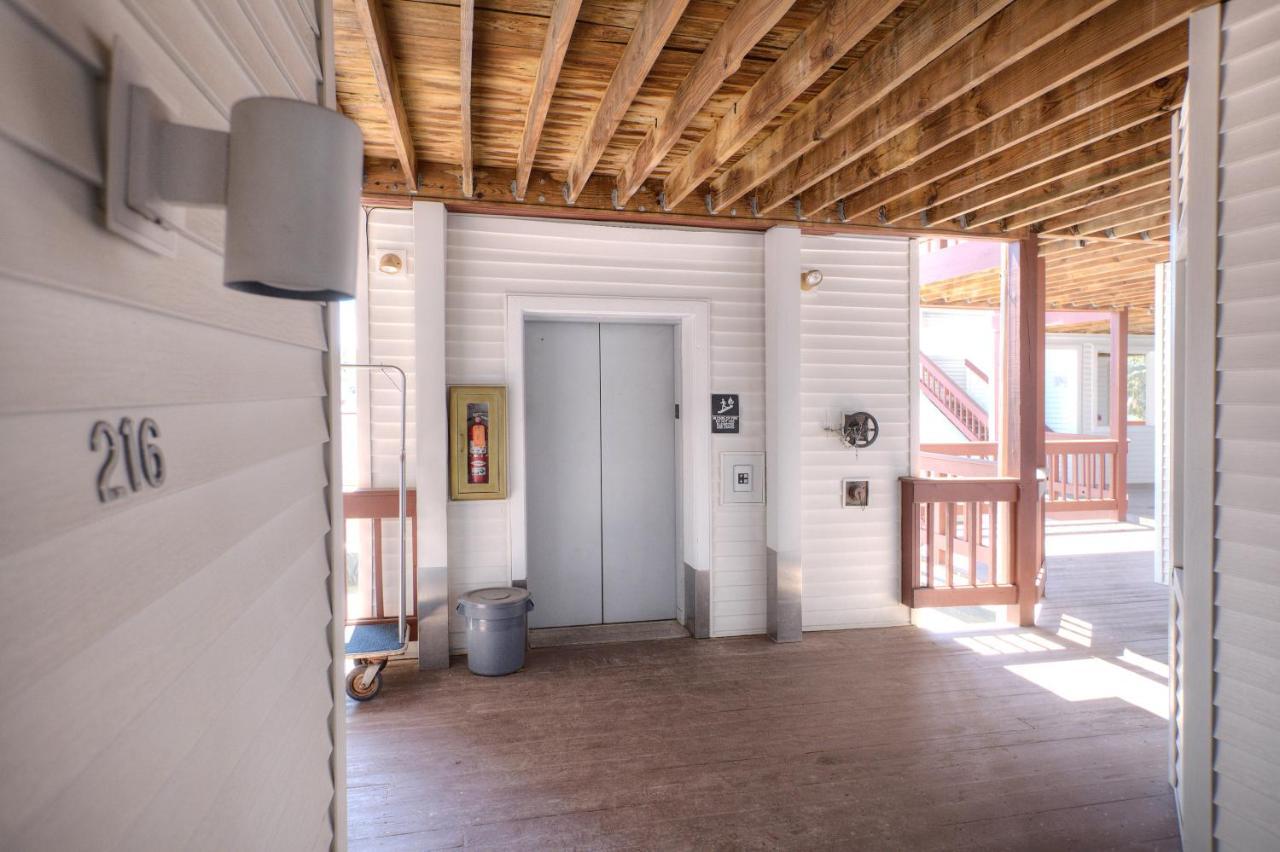 Beachside 216 With Pool Hot Tub And Private Deck Overlooking East Bay Traverse City Luaran gambar