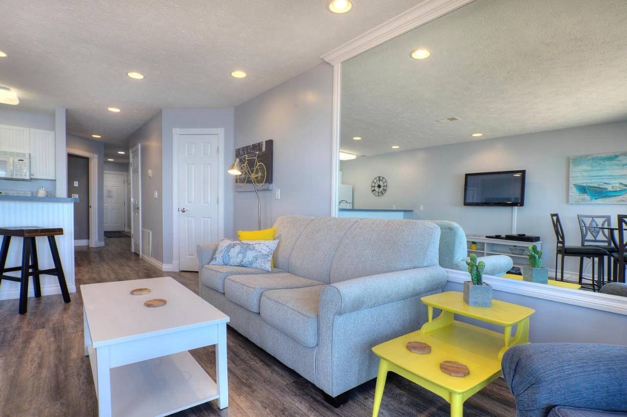 Beachside 216 With Pool Hot Tub And Private Deck Overlooking East Bay Traverse City Luaran gambar